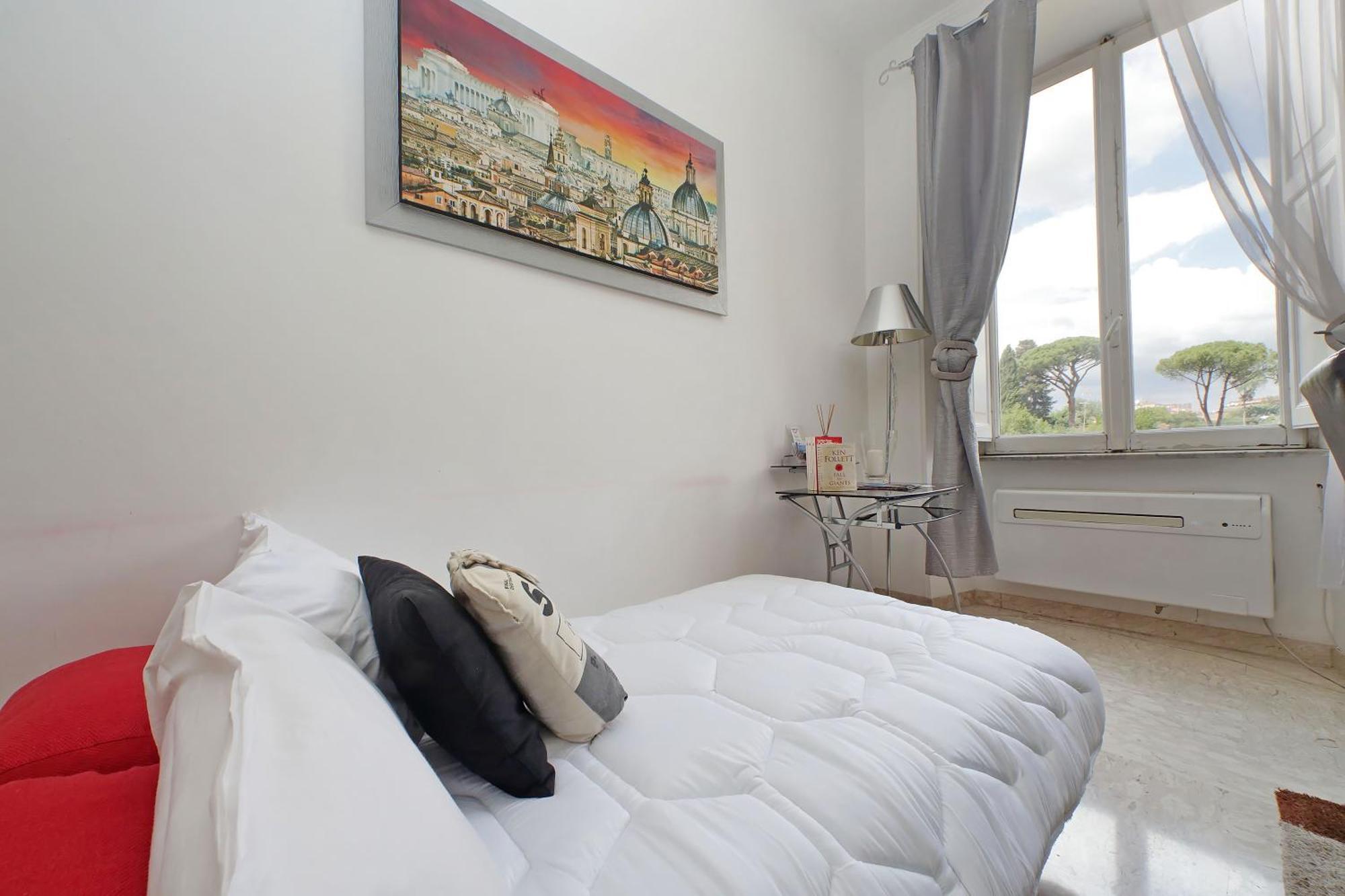 Luxury Domus Amadeus Apartment Рим Екстериор снимка