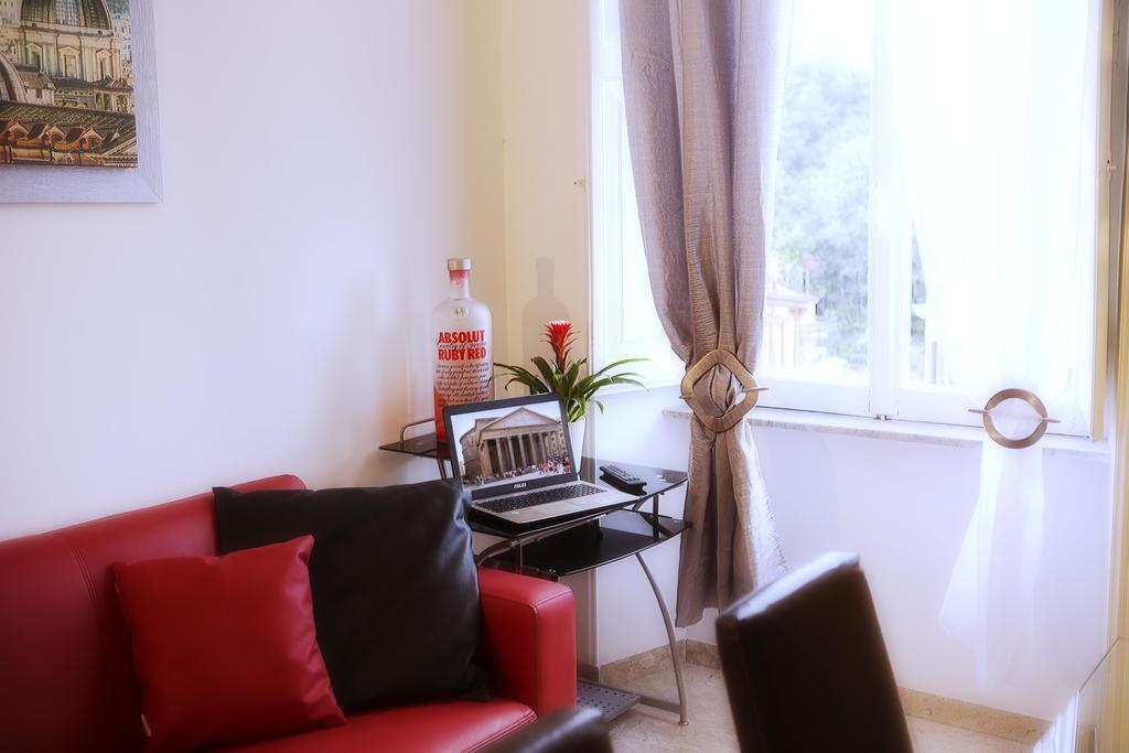 Luxury Domus Amadeus Apartment Рим Екстериор снимка
